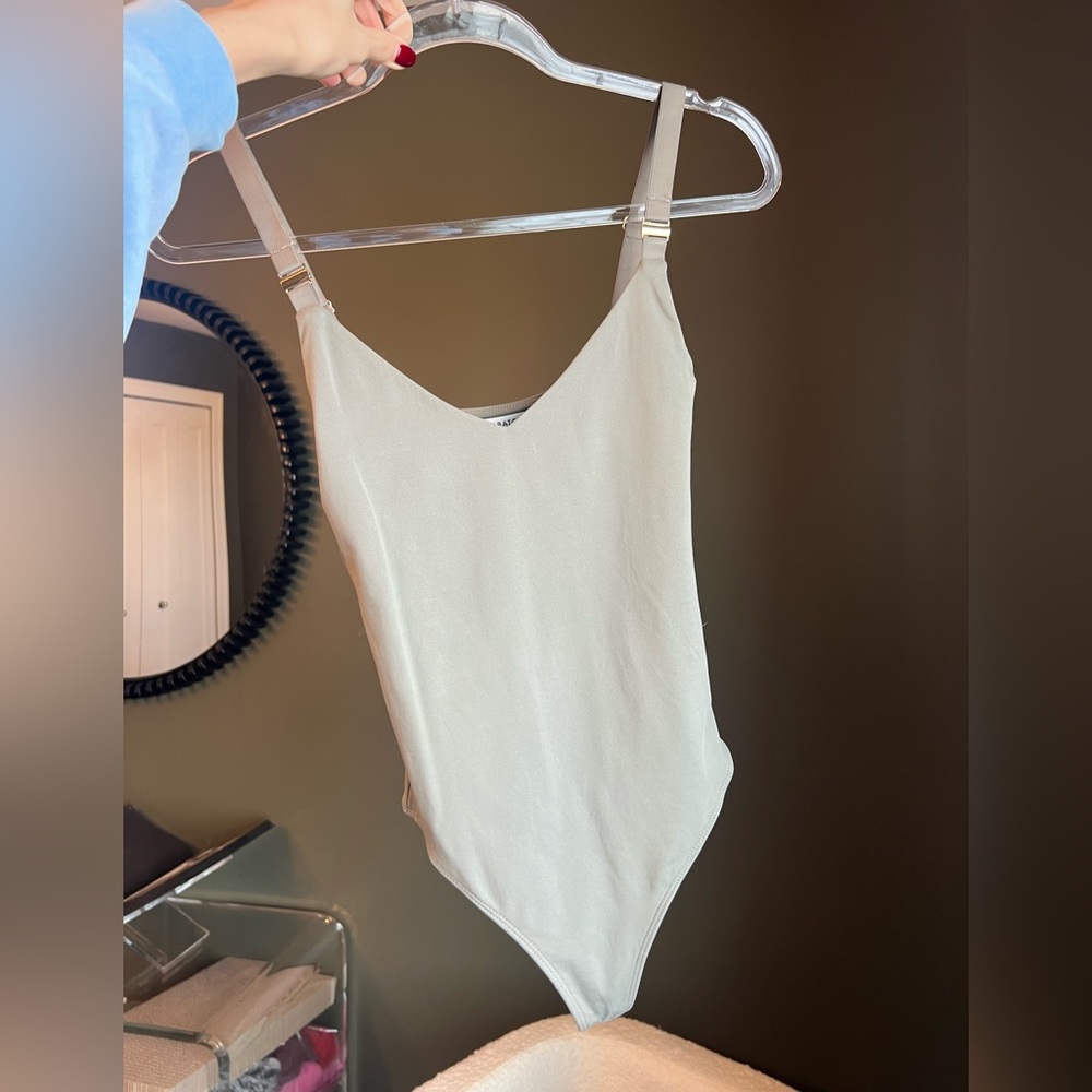 Aritzia Babaton Countour bodysuit straps unhook size xs